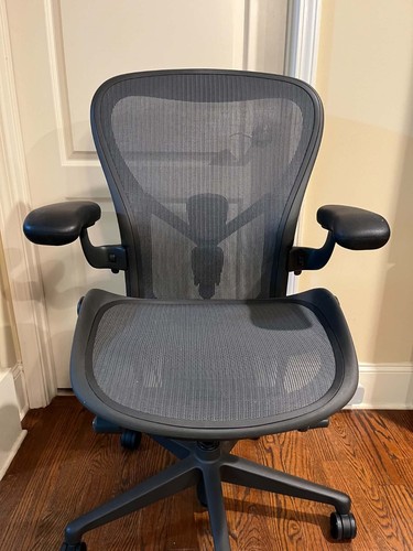 Herman miller aeron - herman, size