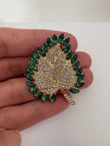 Textured gold tone green leaf - tone,