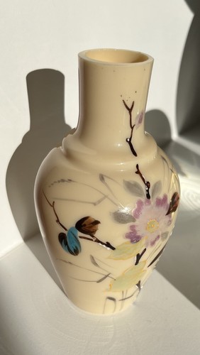 Opaline custard glass bud - glass, vase