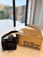 Nikon D3x Camera / Batteries