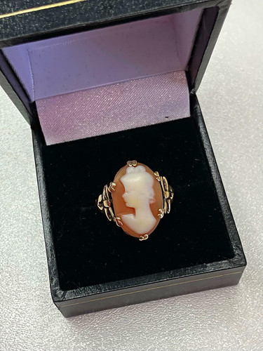 9ct gold oval - white, ring