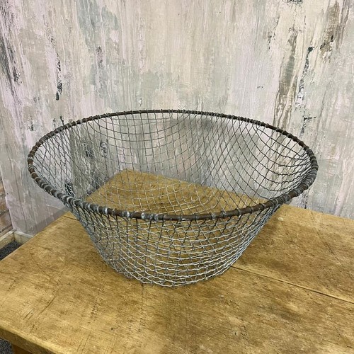 Large wire mesh basket round - large,