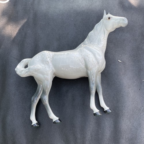 Beswick swish tail horse - swish,
