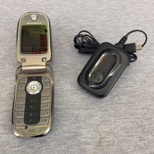 Motorola v197 flip phone - motorola,