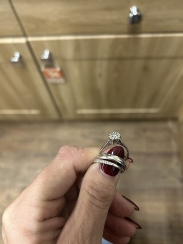 9ct white gold - gold, set