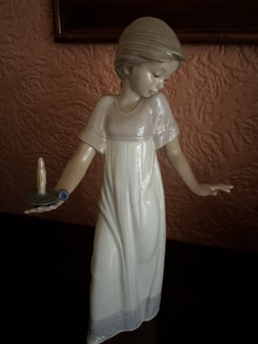 Lladro nao light - light, way"