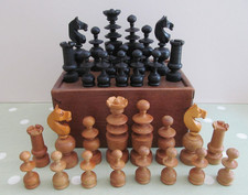 VINTAGE / ANTIQUE TURNED WOODEN CHESS SET COMPLETE IN A WOODEN BOX KING 67mm