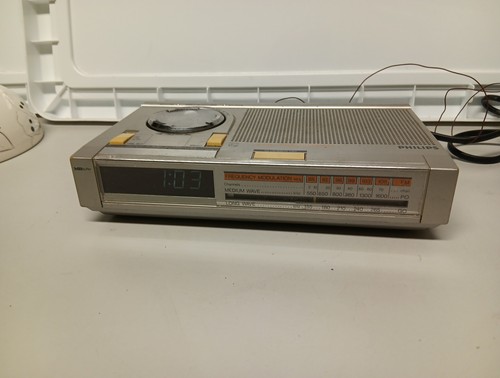 Vintage philips clock radio - clock,