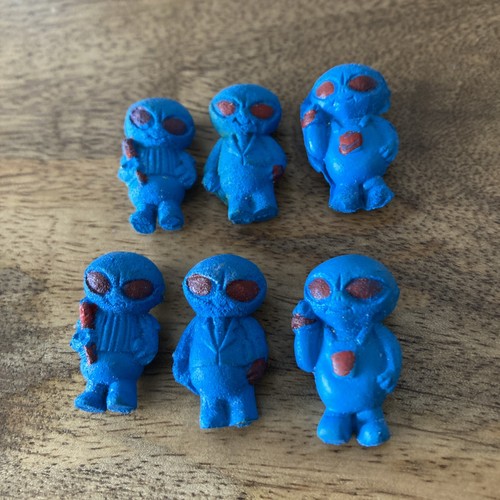 Blue alien figures vintage - blue,