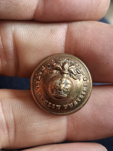 Irish army button - button, royal