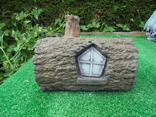 The log fairy house - house, concrete