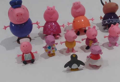 Peppa pig figures - pig,