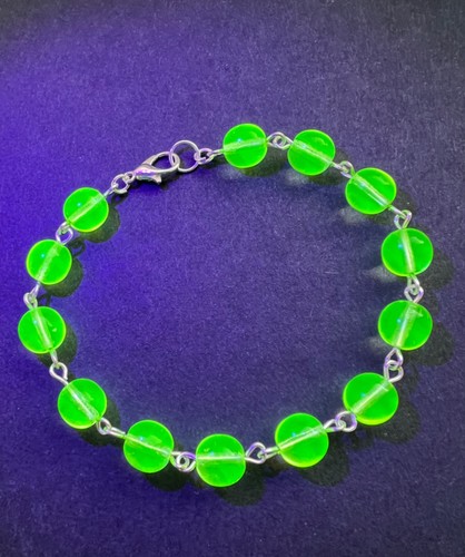 Uranium vaseline glass - , beaded