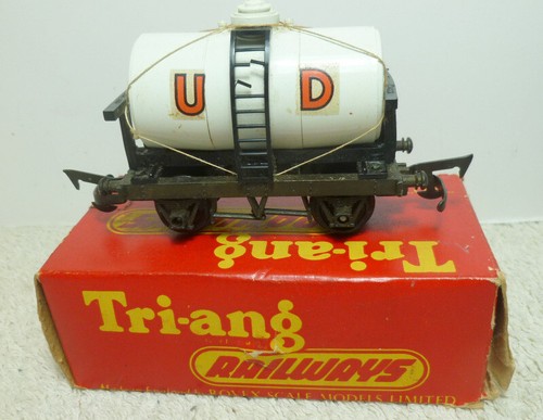 Tri ang railways r12 milk - u,