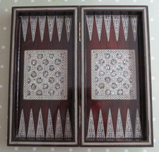 LARGE VINTAGE WOODEN BACKGAMMON / CHESS BOARD FOLDING BOX INLAID MOTHER OF PEARL