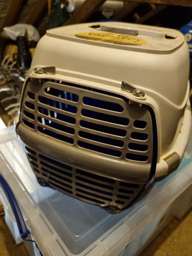 Pet transporter travel carrier - transporter,