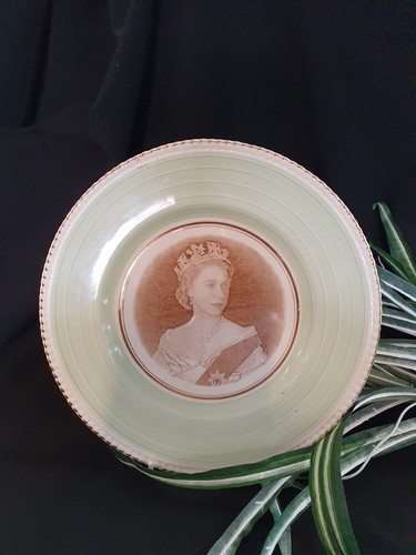 Large 1953 vintage queen - large,