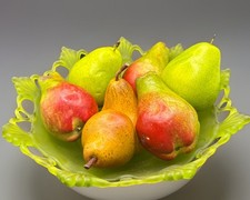 Lot of 7 Realistic Faux Pears Assorted Sizes Fake Fruit Home Kitchen Decor