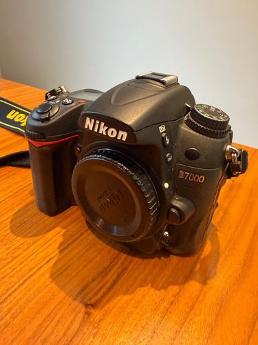 Nikon d7000 dslr - af-s, dx