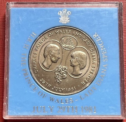 Helena 1981 crown pence - st,