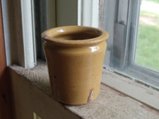 1840s SMALL 1 3/4" SIZE YELLOWWARE POTTERY MEDICAL SALVE OINTMENT POT PRIVY DUG
