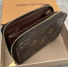 🔹Louis Vuitton LV Monogram