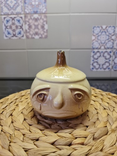 Sylvac crying onion - sylvac, pot