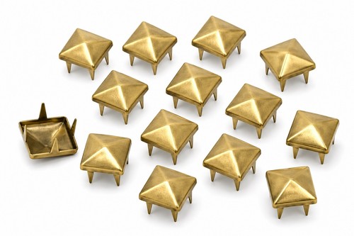 Eimass pyramid shape studs - pyramid,