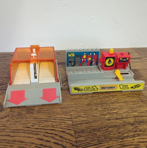 Matchbox motor city garage - garage, and