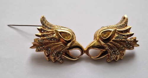 Vintage gold tone brooch - gold,
