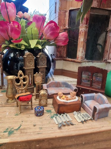 Vintage dolls house - house, furniture