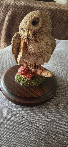 Country artists owl figurine - country,