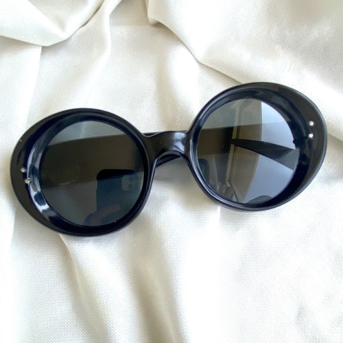 Vintage 60s large mod round - large,