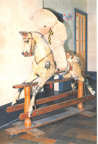 Topics postcard no 30 - p,