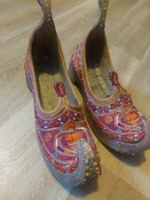 Vintage 1920-1940s PunJab  Embroidered Jutti Curl Toe Shoes 