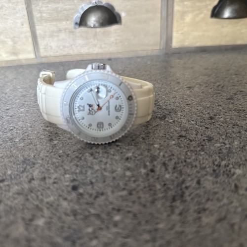 Ice retro quartz - retro, white