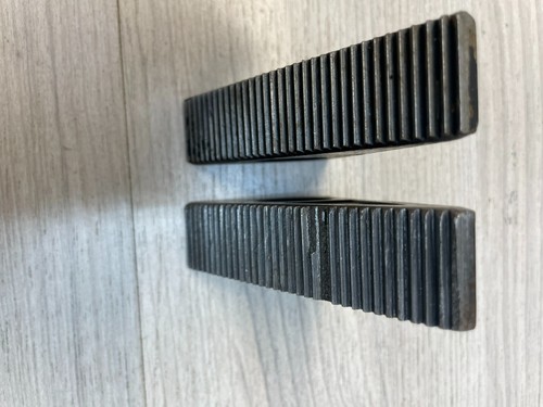 Serrated step block - x,