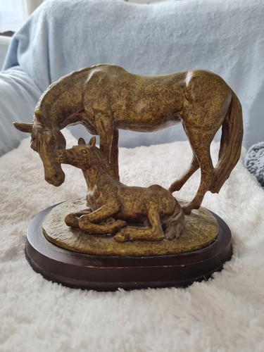 Horse and foal figurine - foal,
