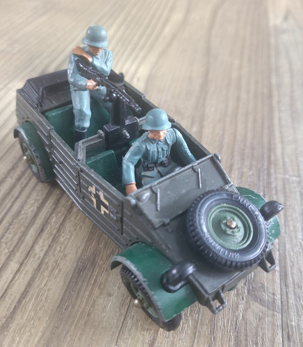 Britains deetail toy soldiers - britains,