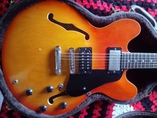 Hondo 935 Deluxe semi acoustic electric guitar with hard case