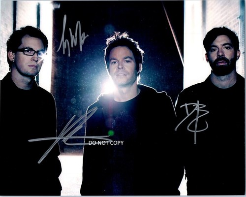 Chevelle autographed 8x10 - autographed,