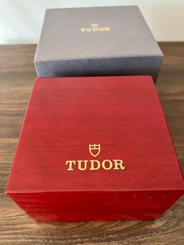 Tudor red presentation watch - red,