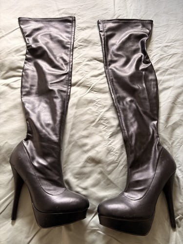 Women thigh high - thigh,