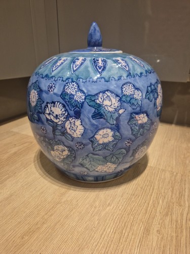 Chinese ginger jar - , lidded