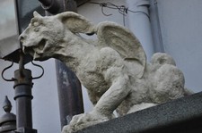 Gargoyle PAIR gate finials pier caps statues 80kg pair stone cast Dragon griffin