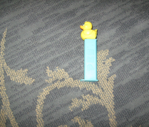 2009 pez yellow rubber ducky - 2009,