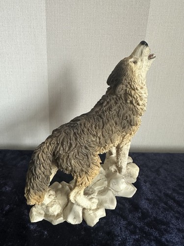 Castagna wolf howling - castagna,