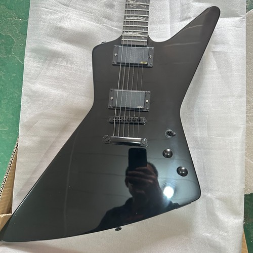 Black string electric - black, guitar