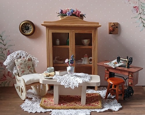 Dolls house parlour set - dolls,