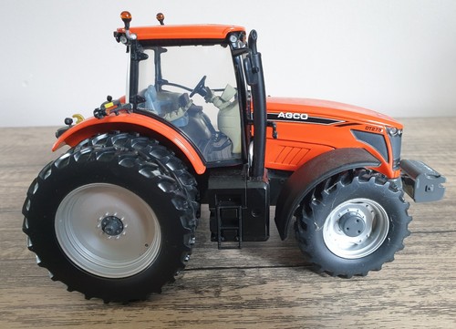 Universal hobbies 32 agco - -,